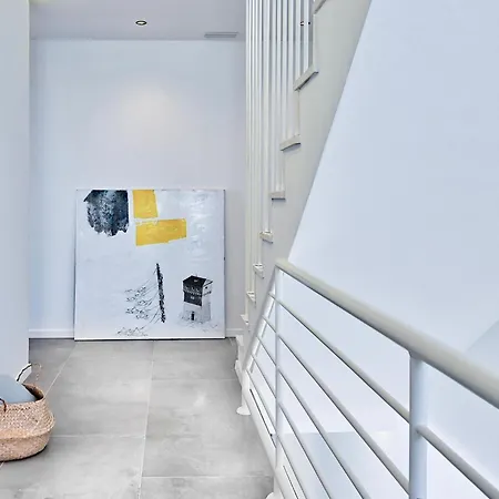 فيلة 5-bedroom Near Split With Pool