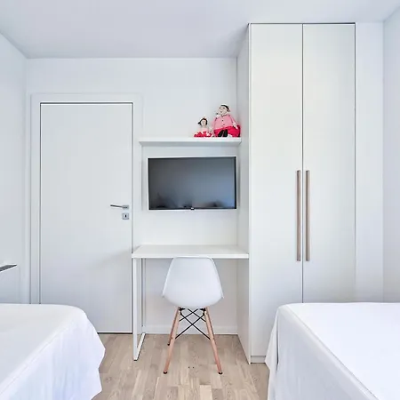 5-bedroom Near Split With Pool