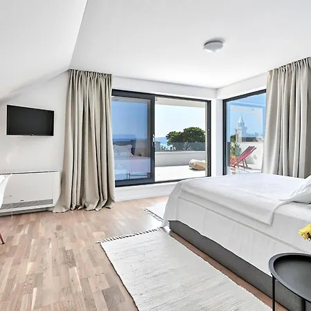 5-bedroom Near Split With Pool Kaštela