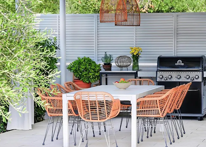 빌라 5-bedroom Near Split With Pool