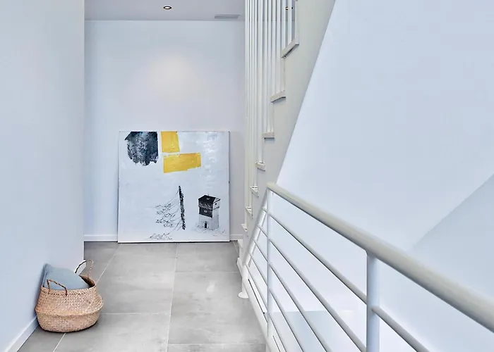 빌라 5-bedroom Near Split With Pool