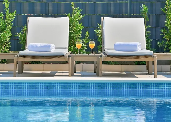 5-bedroom Near Split With Pool *