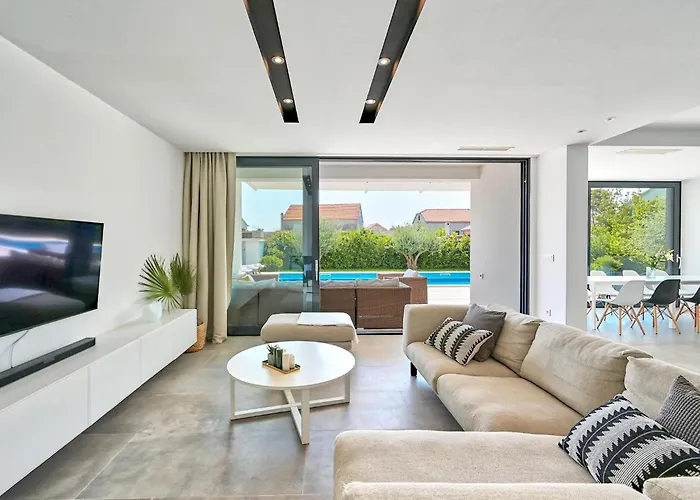 5-bedroom Near Split With Pool Kaštela