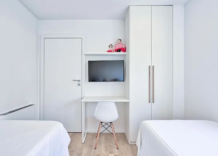 5-bedroom Near Split With Pool