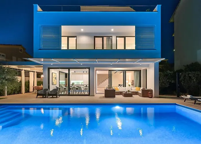 5-bedroom Near Split With Pool 빌라 *